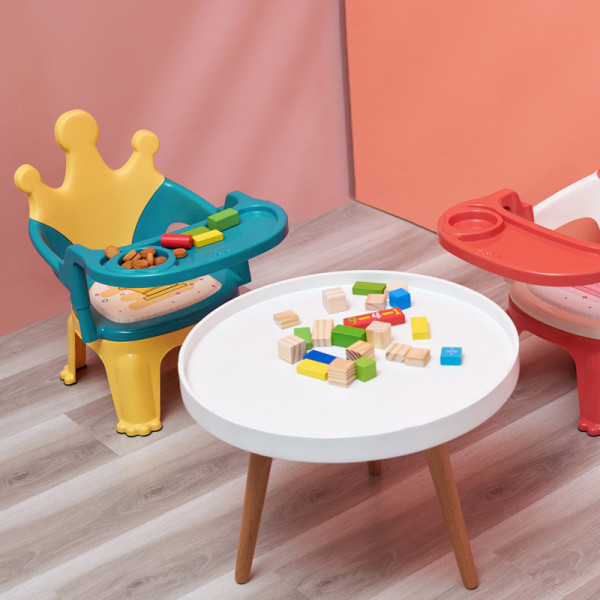 كرسي طعام  باللون الأزرق 💙