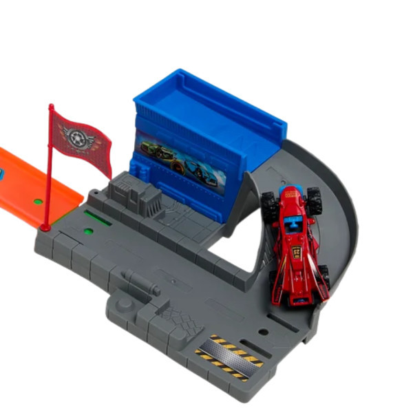 مضمار سباق مع 8 سيارات